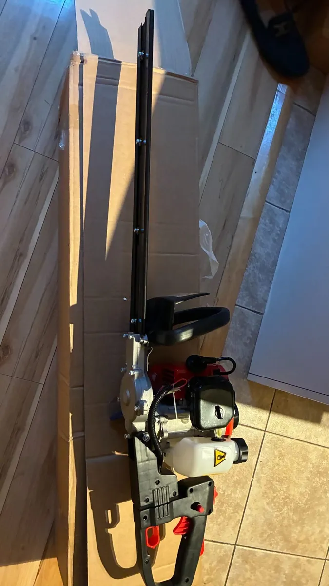 Petrol Hedge Trimmer - Image 2