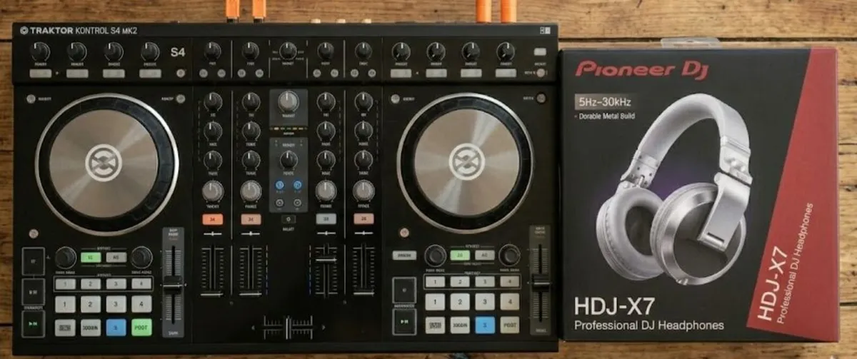 Native Instruments Traktor Kontrol S4 MK2 + Pionee - Image 4