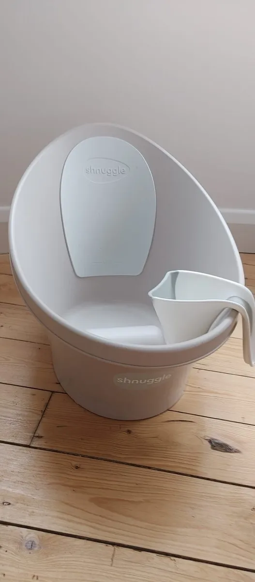 Baby mattress and bath tub - Image 1