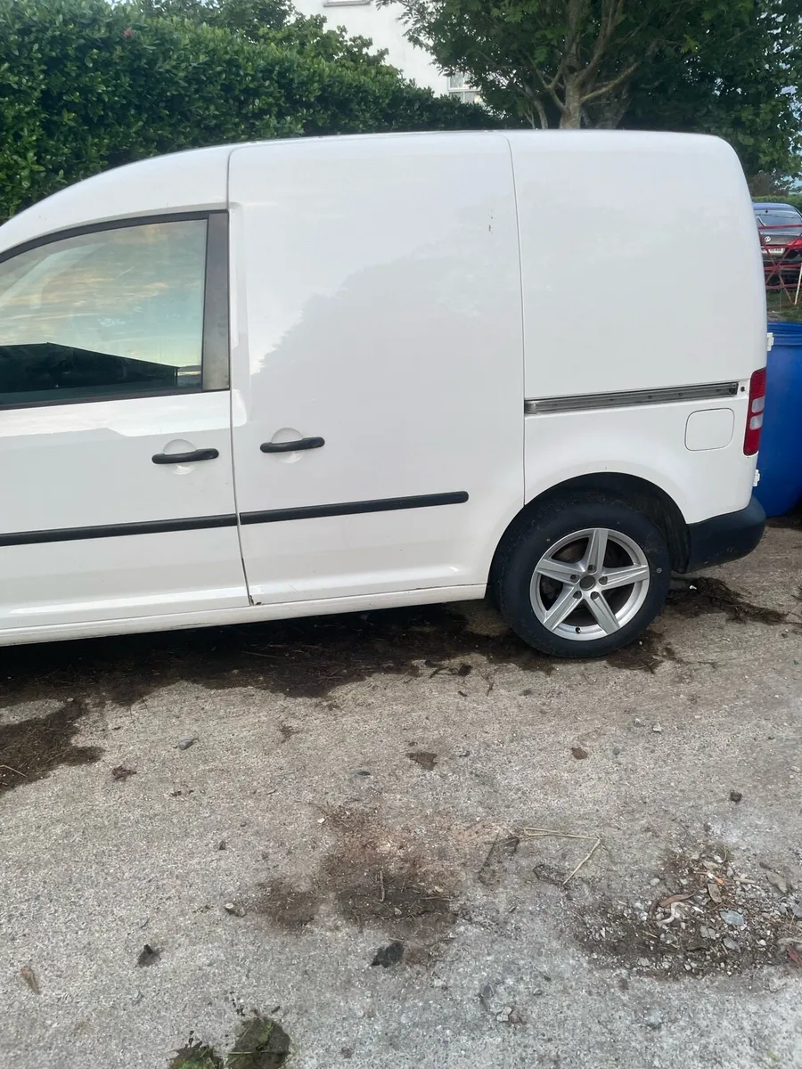 2014 caddy van - Image 4