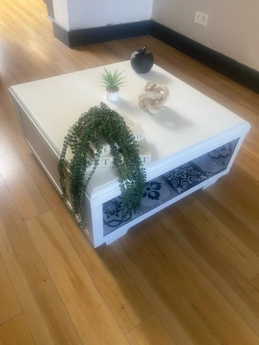 Coffee table - Image 1