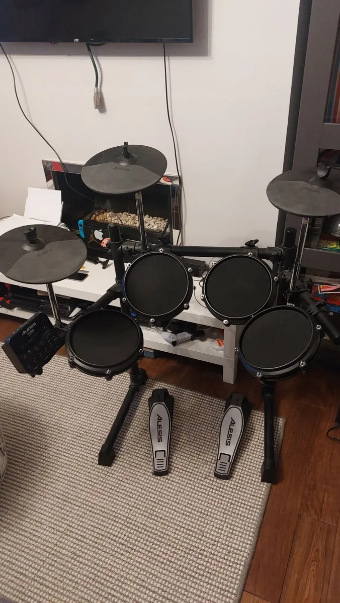 Electric drum kit - Image 1
