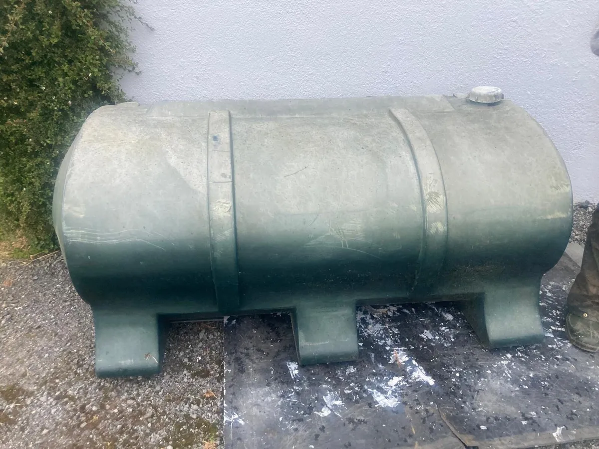 Oil tank - Image 1