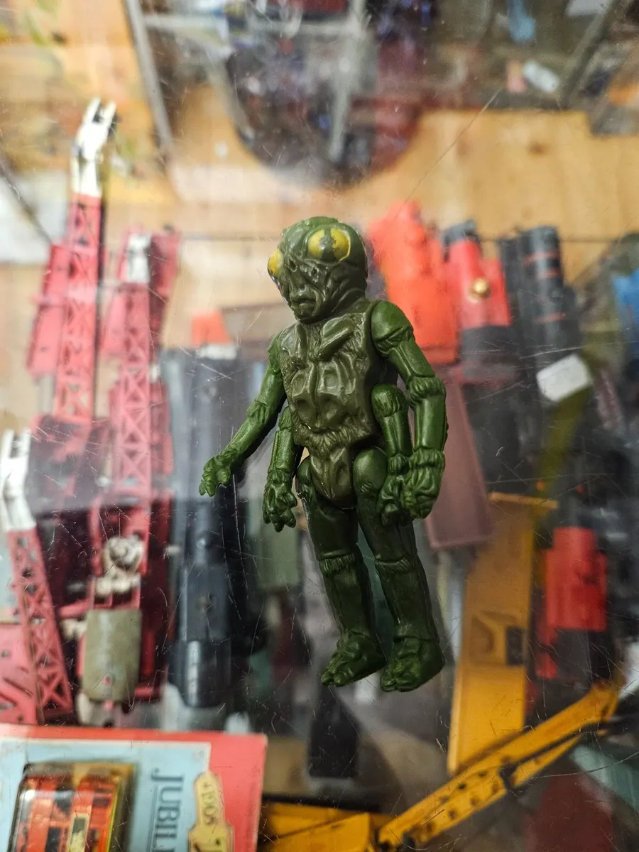 Vintage Battlestar Galactia Figure - Image 1