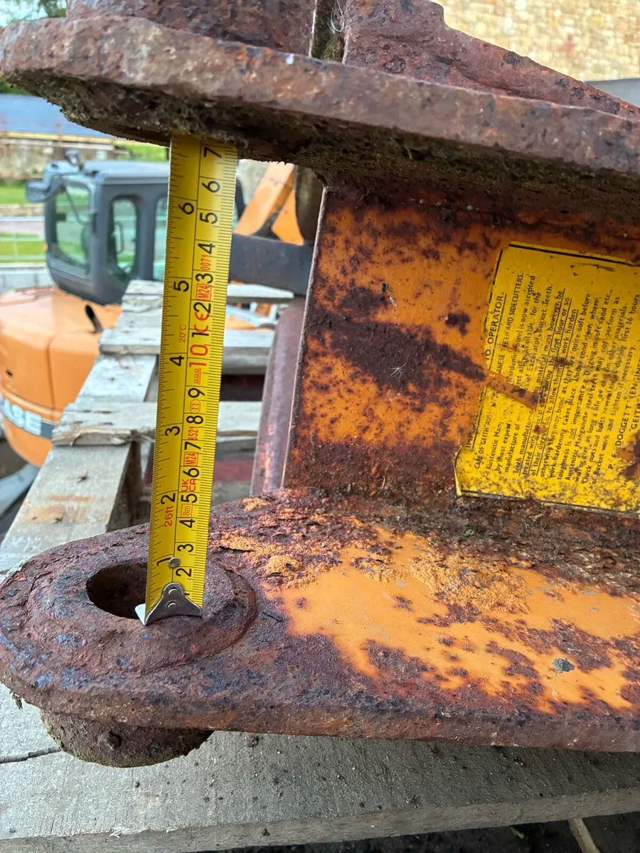 GEITH 45mm pin drain bucket 3cx or 6 ton - Image 4