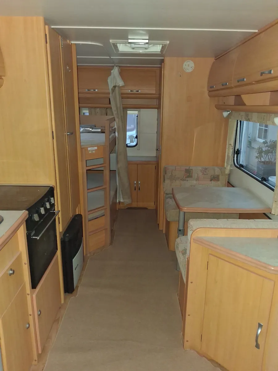 Geist 5/6 berth caravan with fixed bunk beds - Image 4