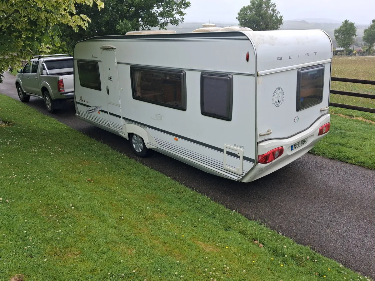Geist 5/6 berth caravan with fixed bunk beds - Image 3