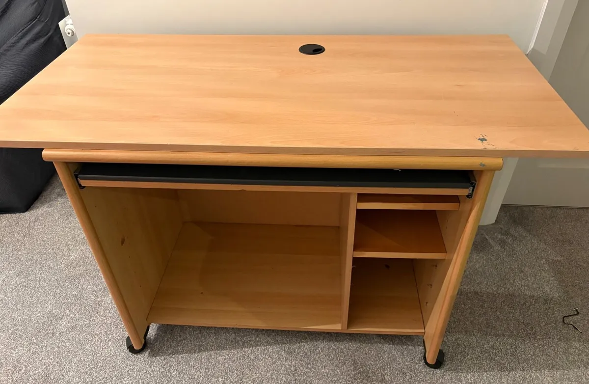 Computer table - Image 1