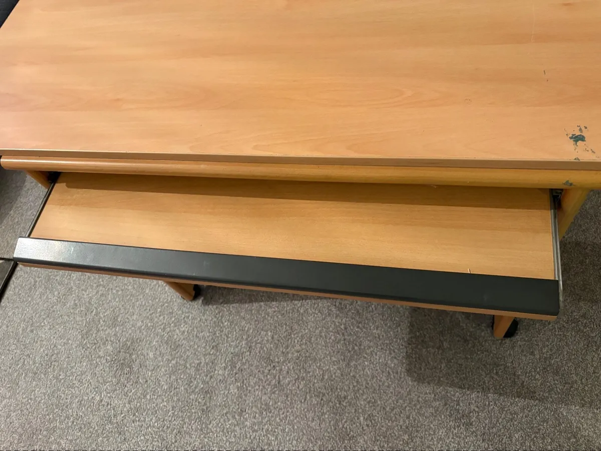 Computer table - Image 2