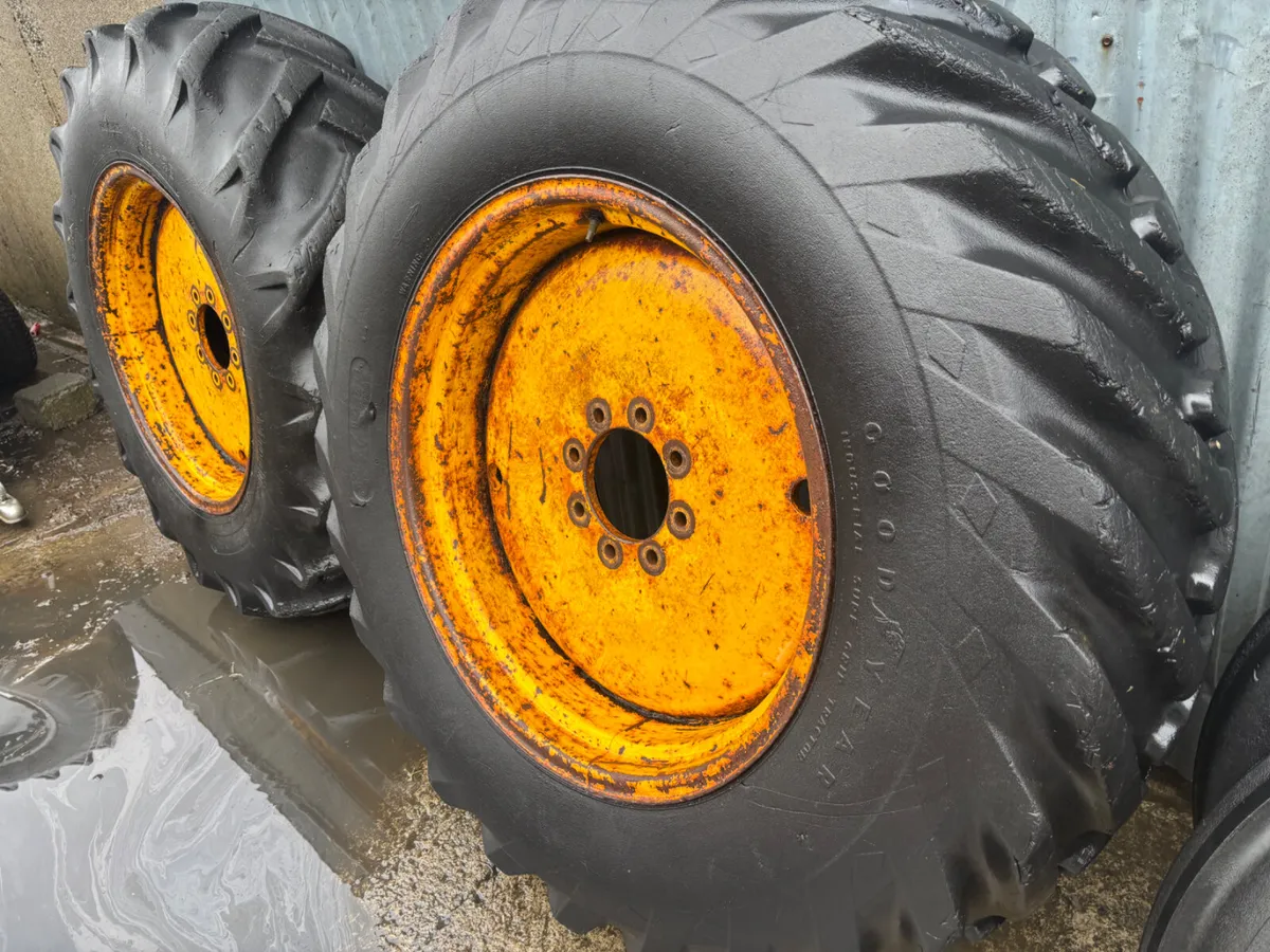 16-9 28 Set of MF Wheels - Image 1