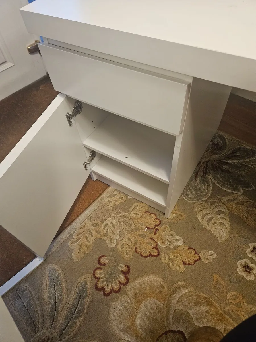 Study desk - Image 3
