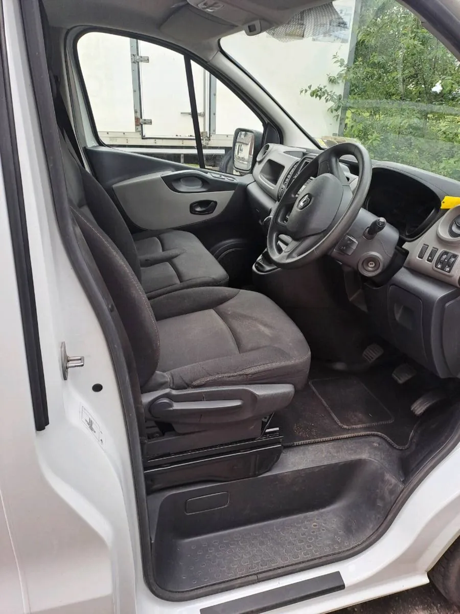 Renault traffic - Image 3