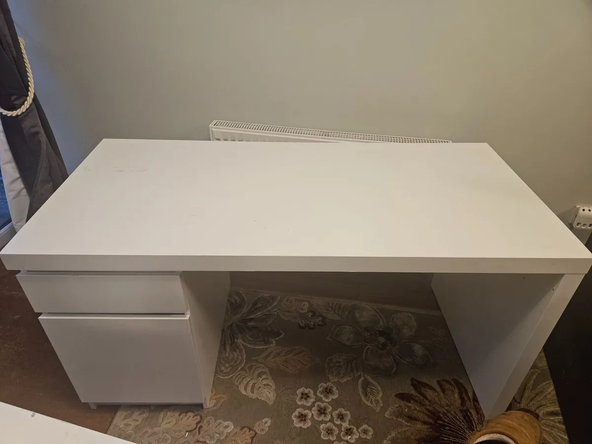 Study desk - Image 4