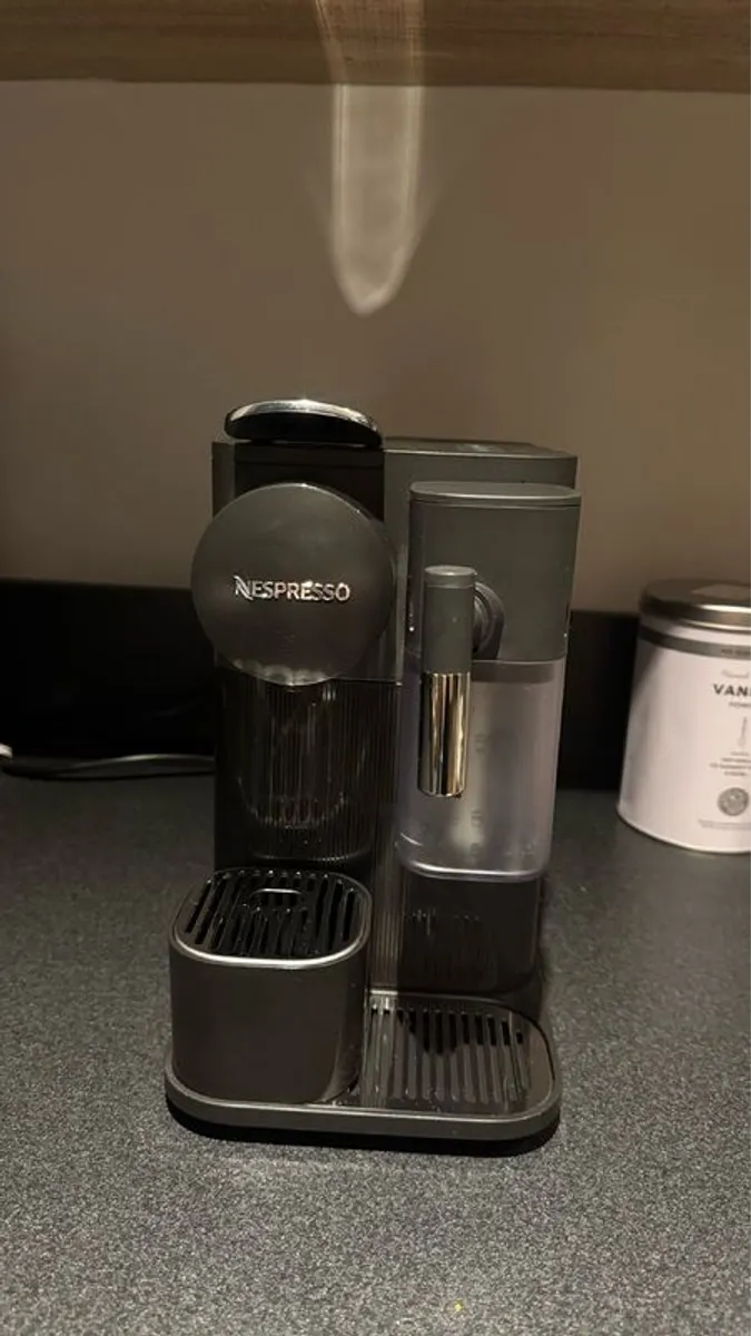 Nespresso lattissima coffee machine - Image 1