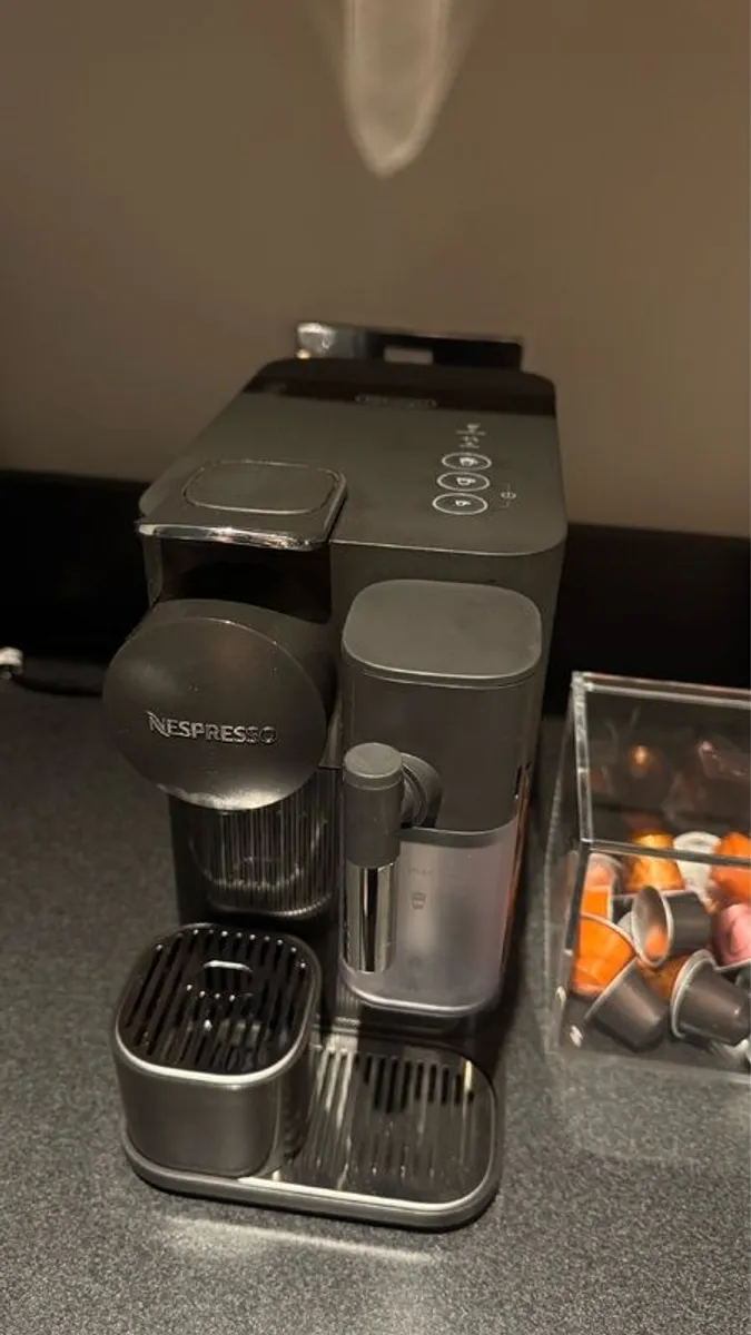 Nespresso lattissima coffee machine - Image 2