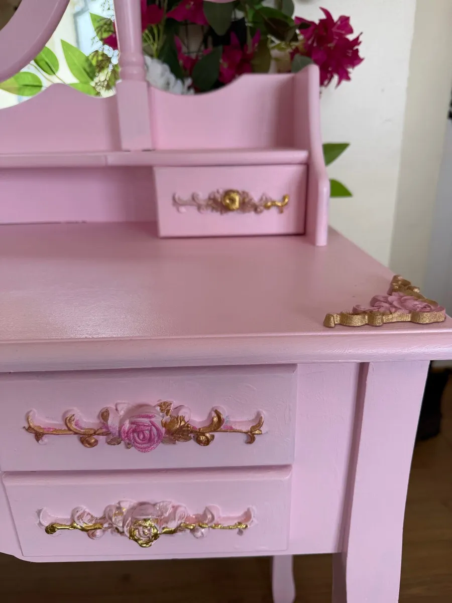 Pink / gold shabby chic dressing table - Image 3