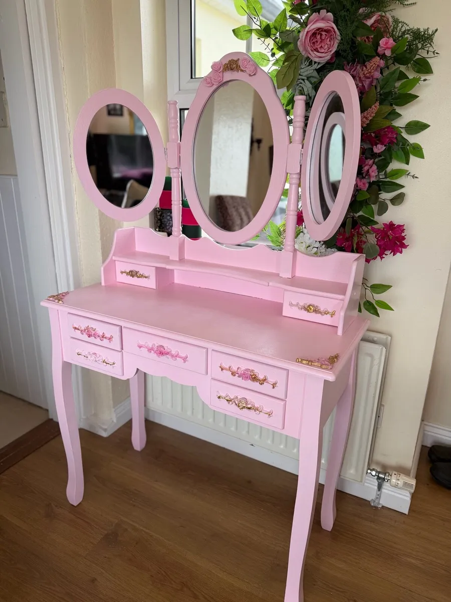 Pink / gold shabby chic dressing table - Image 1