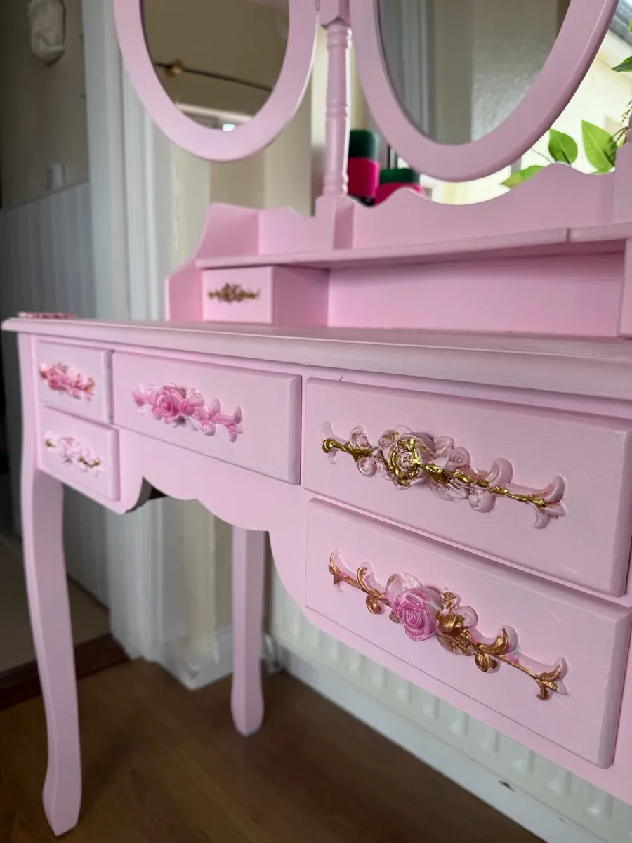 Pink / gold shabby chic dressing table - Image 2