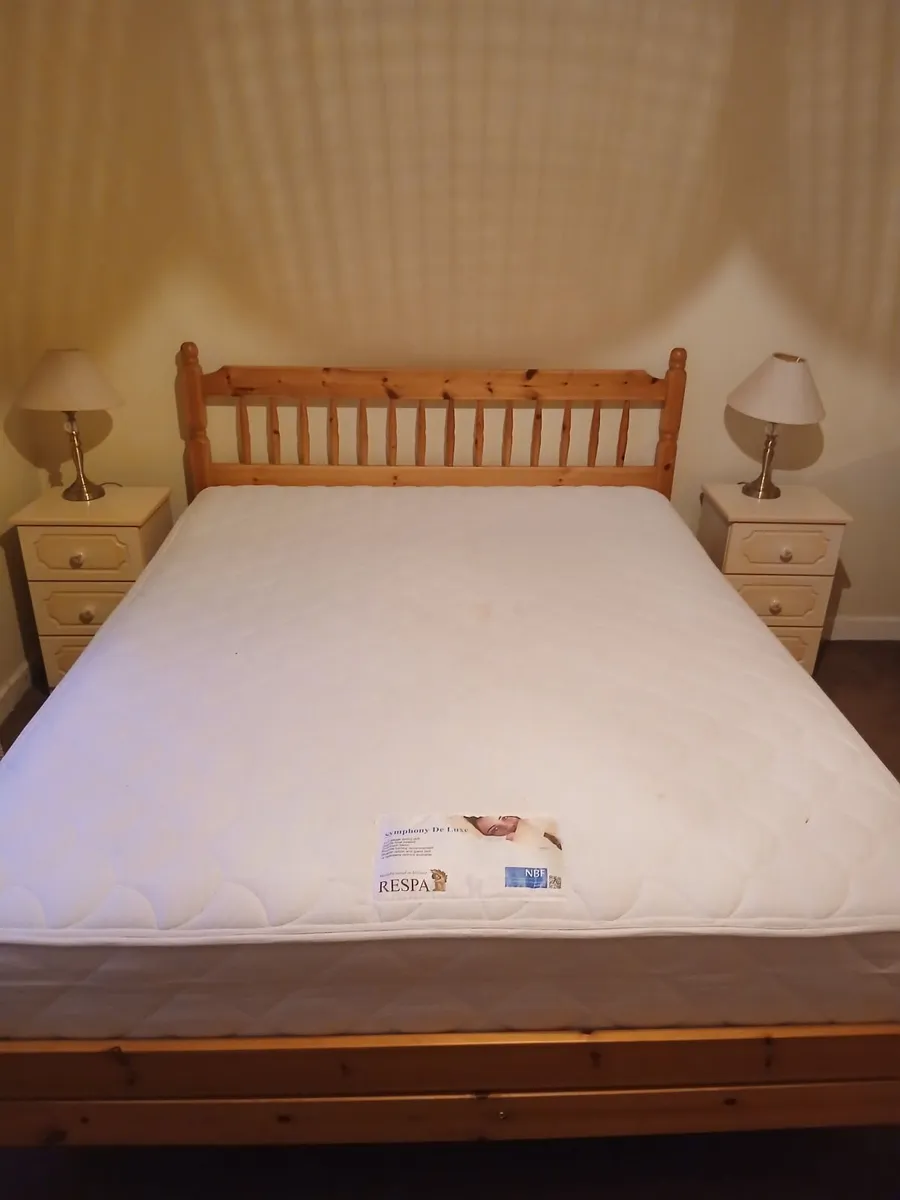 Beds, lockers and lamps - Image 3