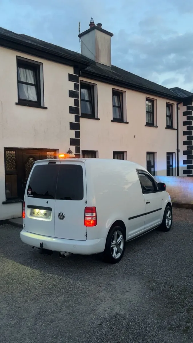 Volkswagen Caddy 2012 - Image 2