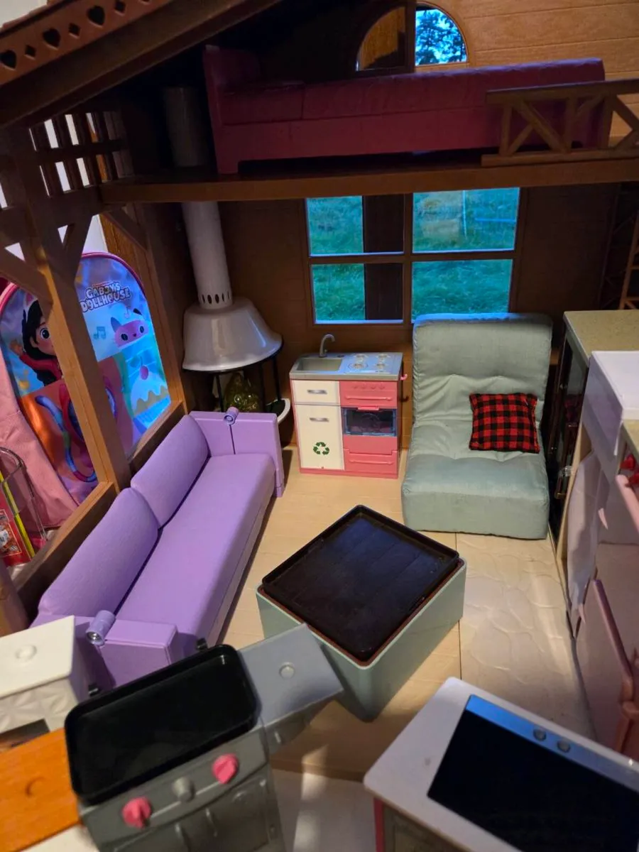 Child's Doll house - Image 1