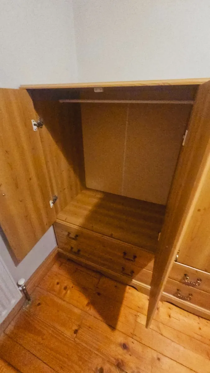Wardrobes (Ideal for kids bedrooms) x 2 - Image 2