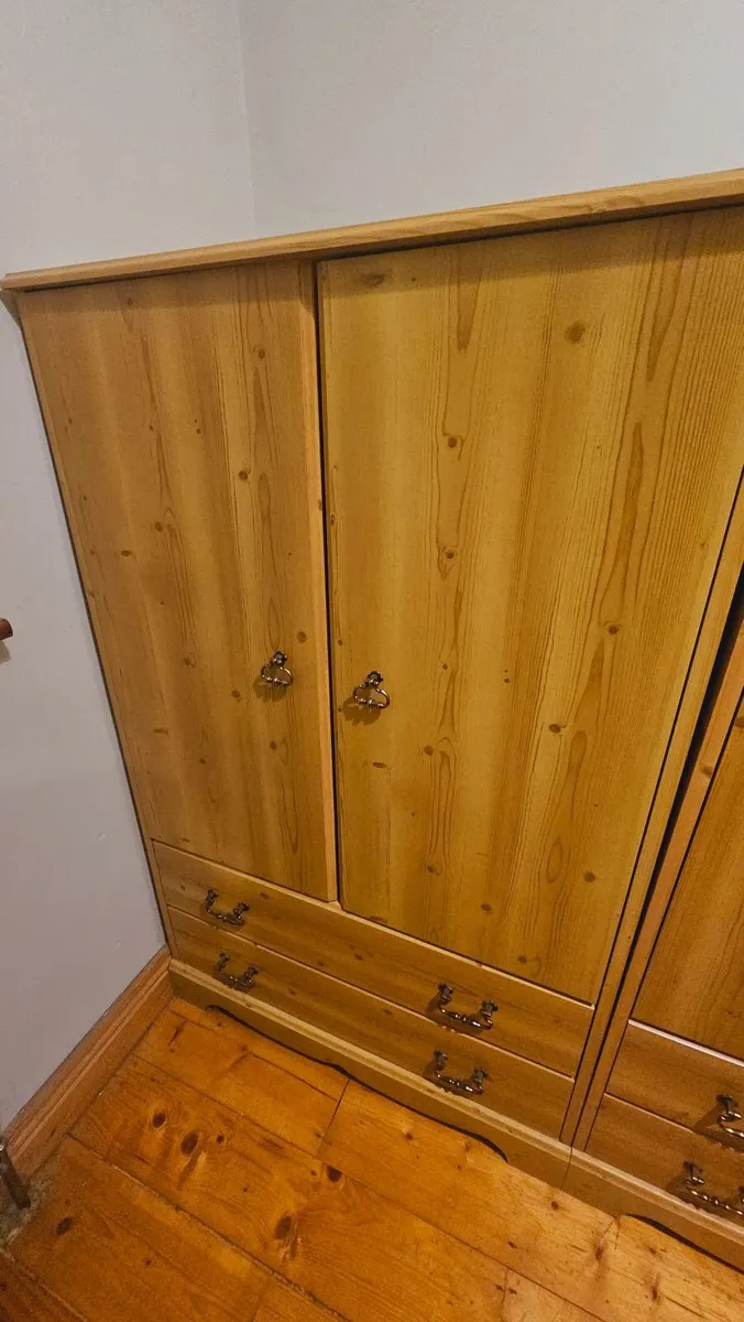 Wardrobes (Ideal for kids bedrooms) x 2 - Image 3