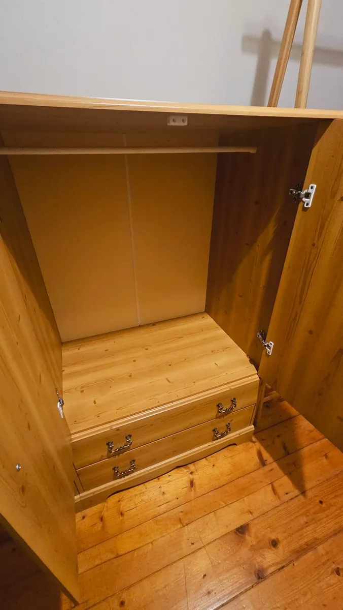 Wardrobes (Ideal for kids bedrooms) x 2 - Image 4