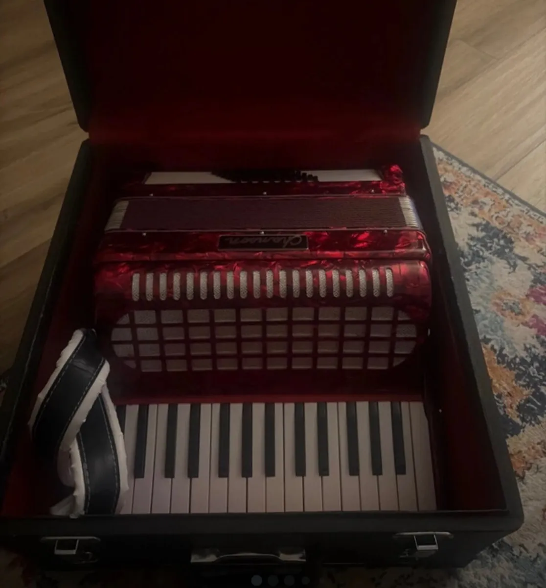Chamoon/ Chanson Piano Accordian - Image 1