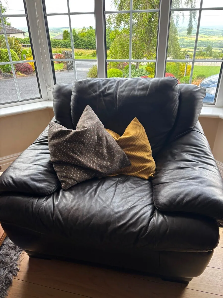 3 piece Sofa - Image 4