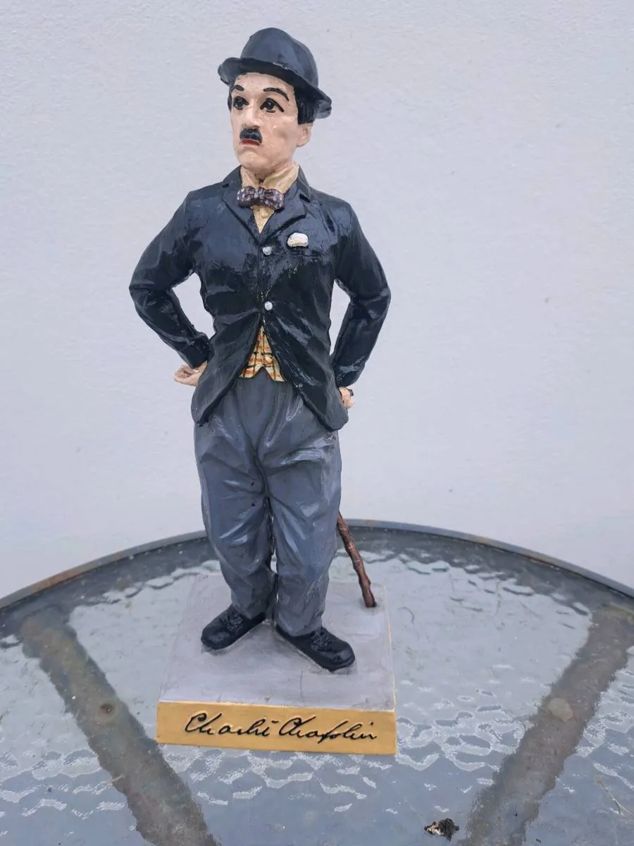 Charlie chaplain ornament - Image 1