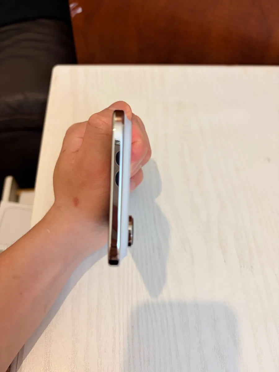 iPhone Air 256GB - 1 Week Old, Perfect Con - Image 4