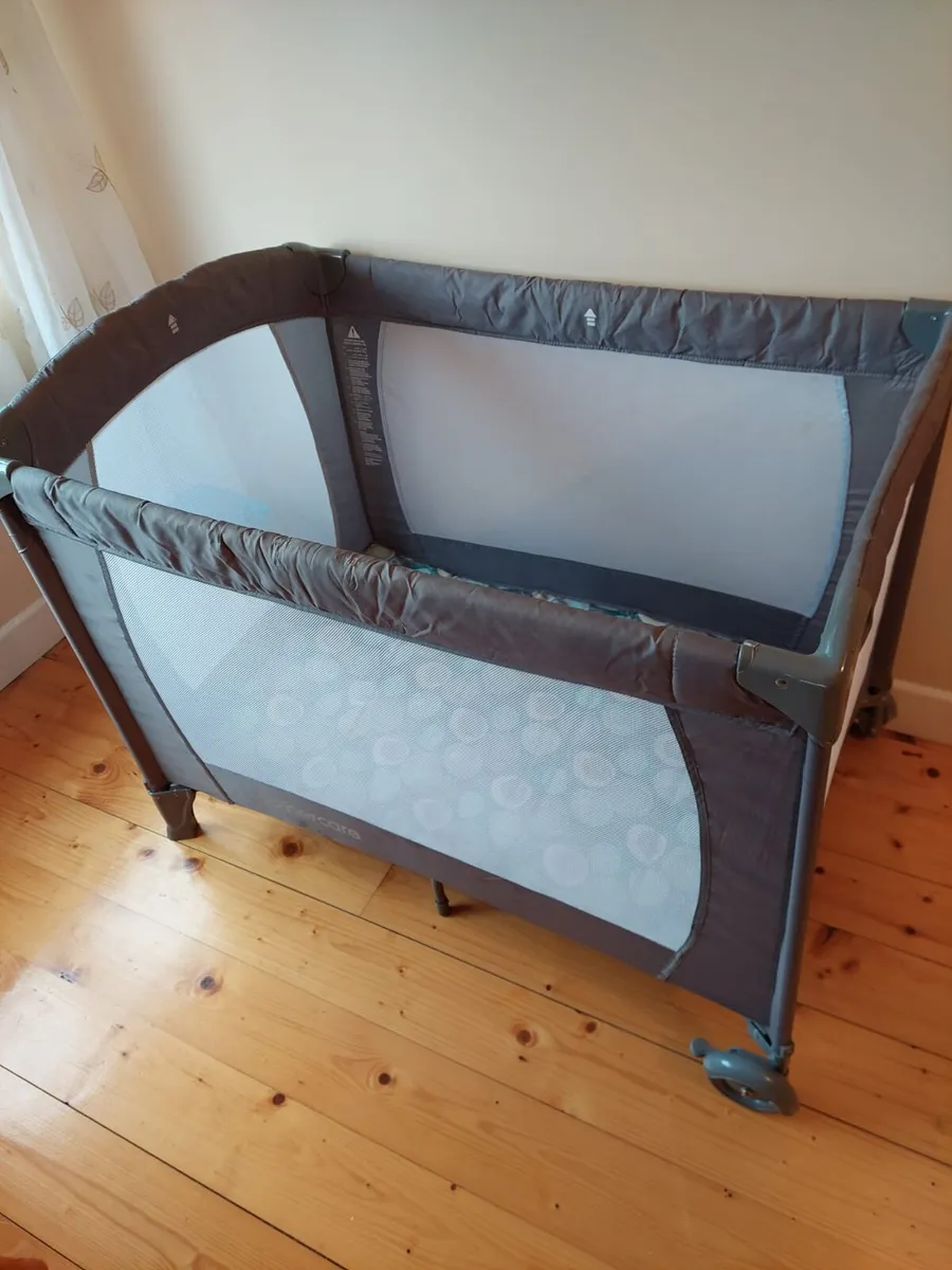 Travel cot - Image 1