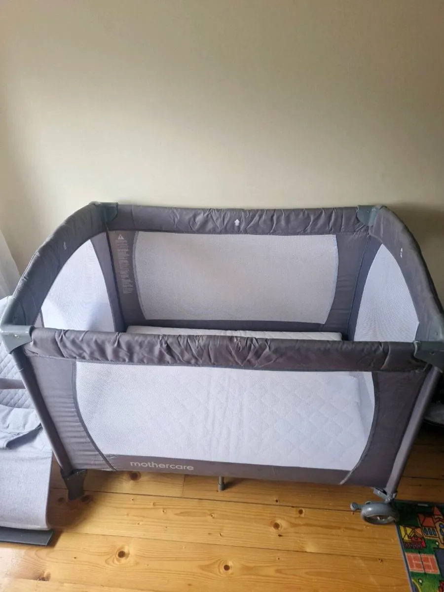Travel cot - Image 2