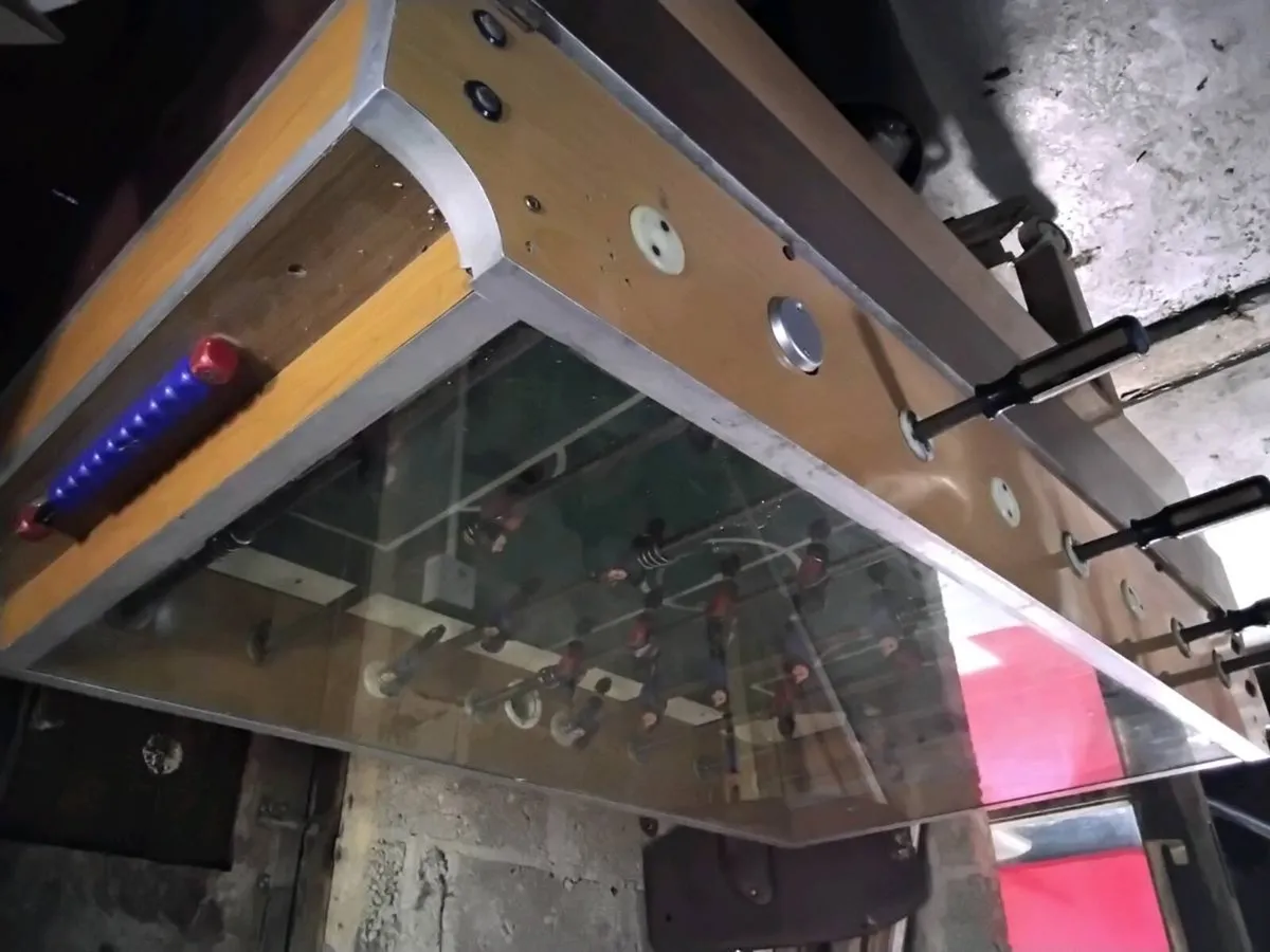 Old fuzeball table - Image 2