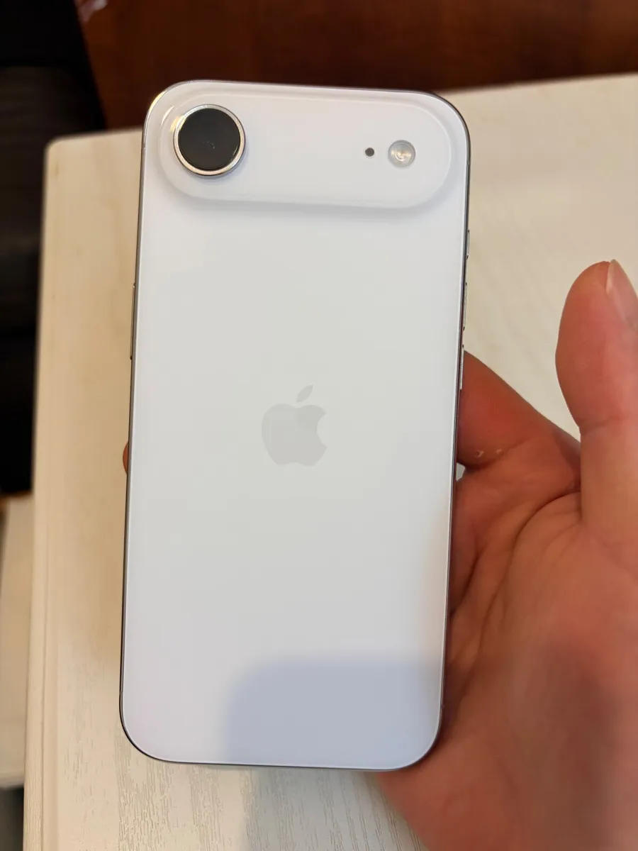 iPhone Air 256GB - 1 Week Old, Perfect Con - Image 2