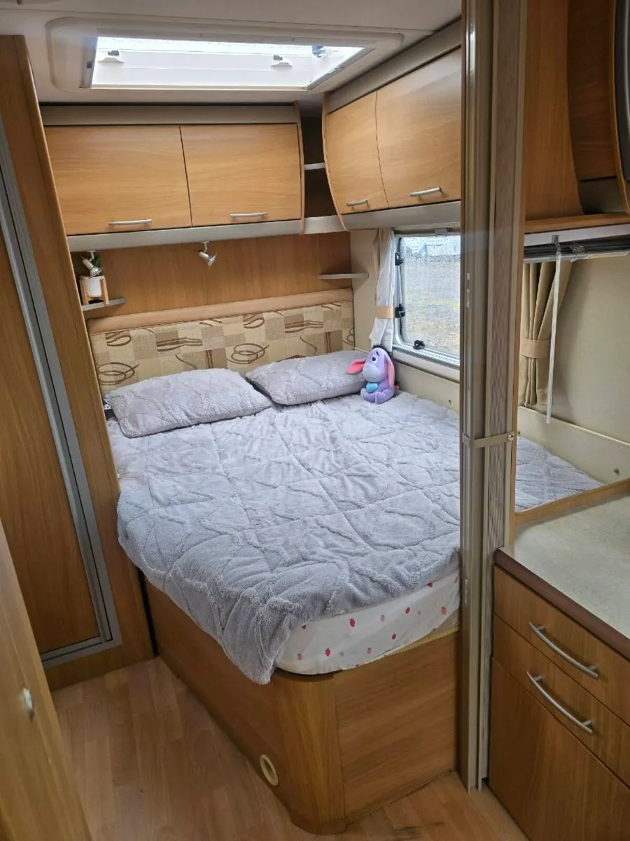 Swift Challenger 4 berth Fixed Bed | Motor Mover - Image 2