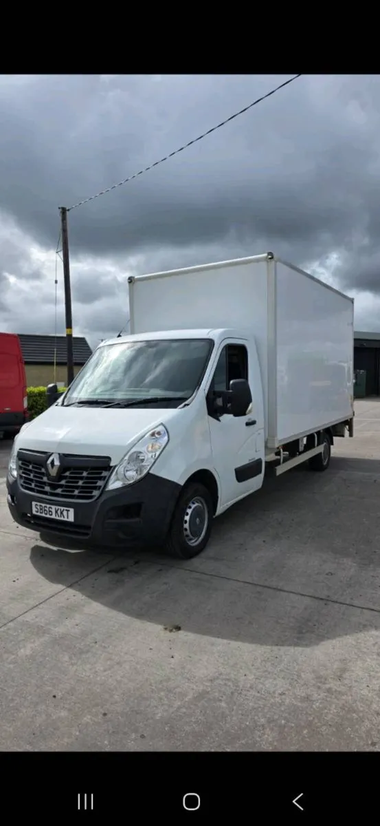 Renault box van with taillift - Image 2