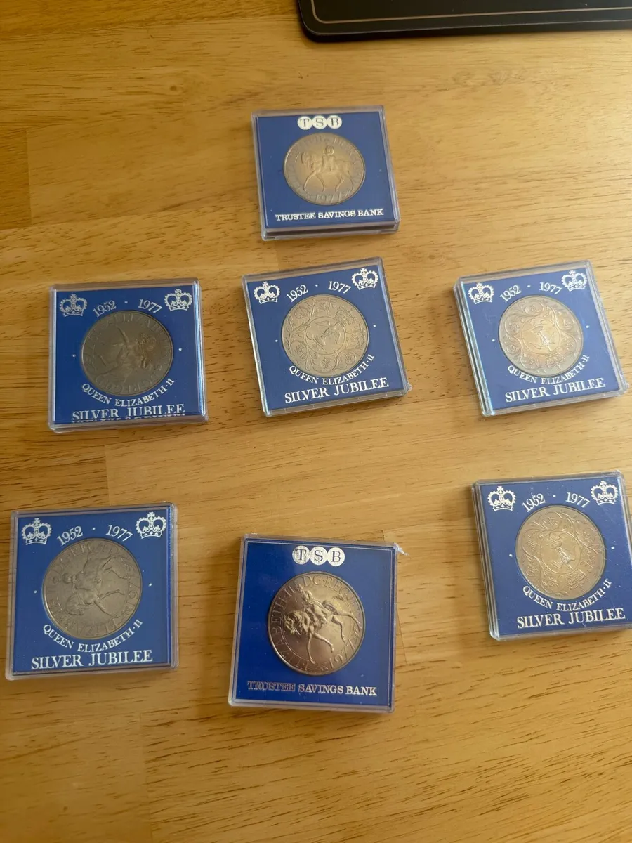 1977 UK Queen Elizabeth II Silver Jubilee Crowns - Image 3
