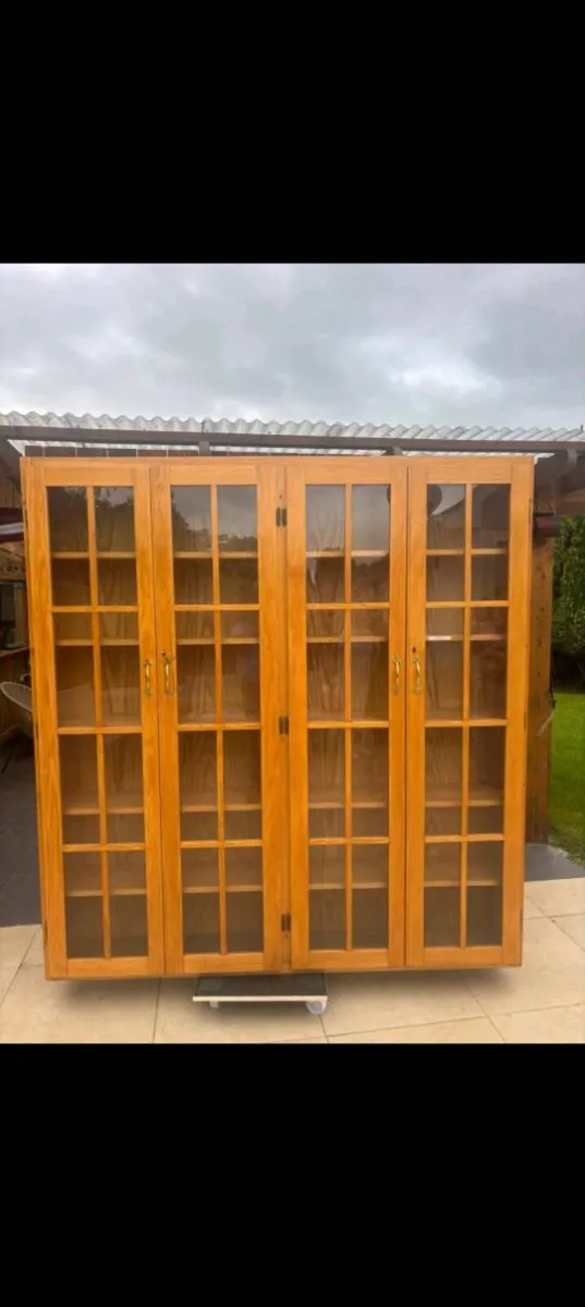 Wooden bookcase with glass panelled doors - Image 2