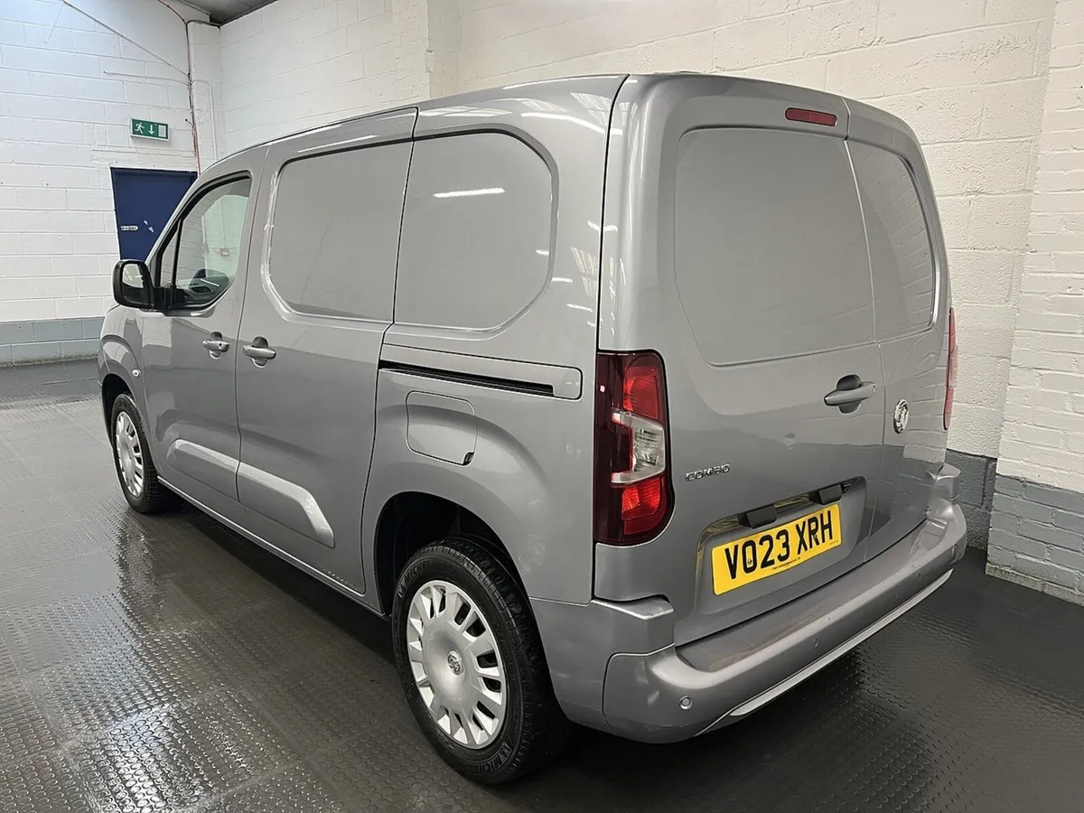 2023 Vauxhall Combo Panel Van - Image 4