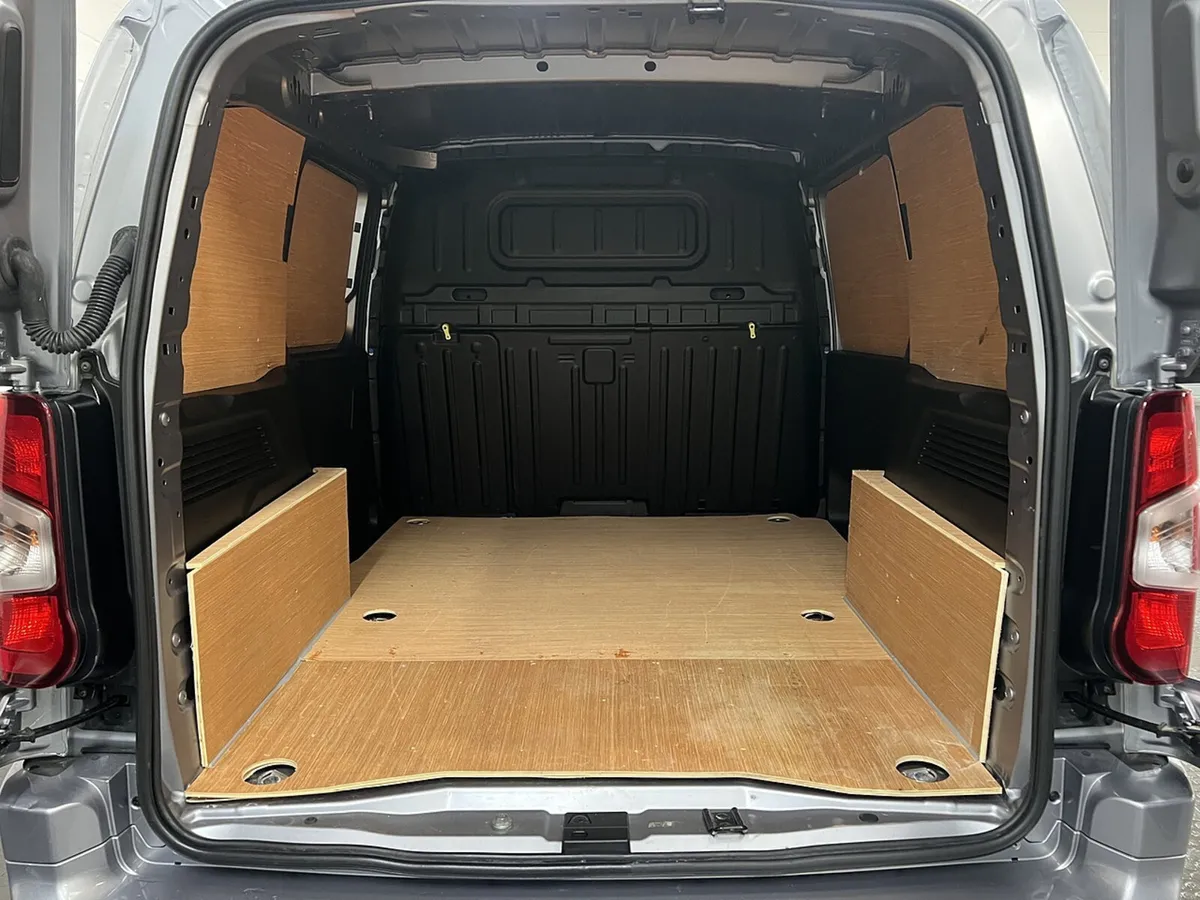 2023 Vauxhall Combo Panel Van - Image 2