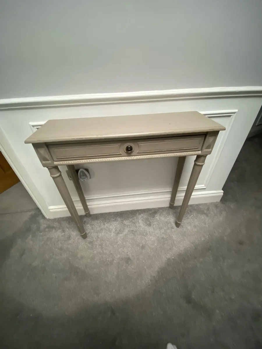Console table - Image 1