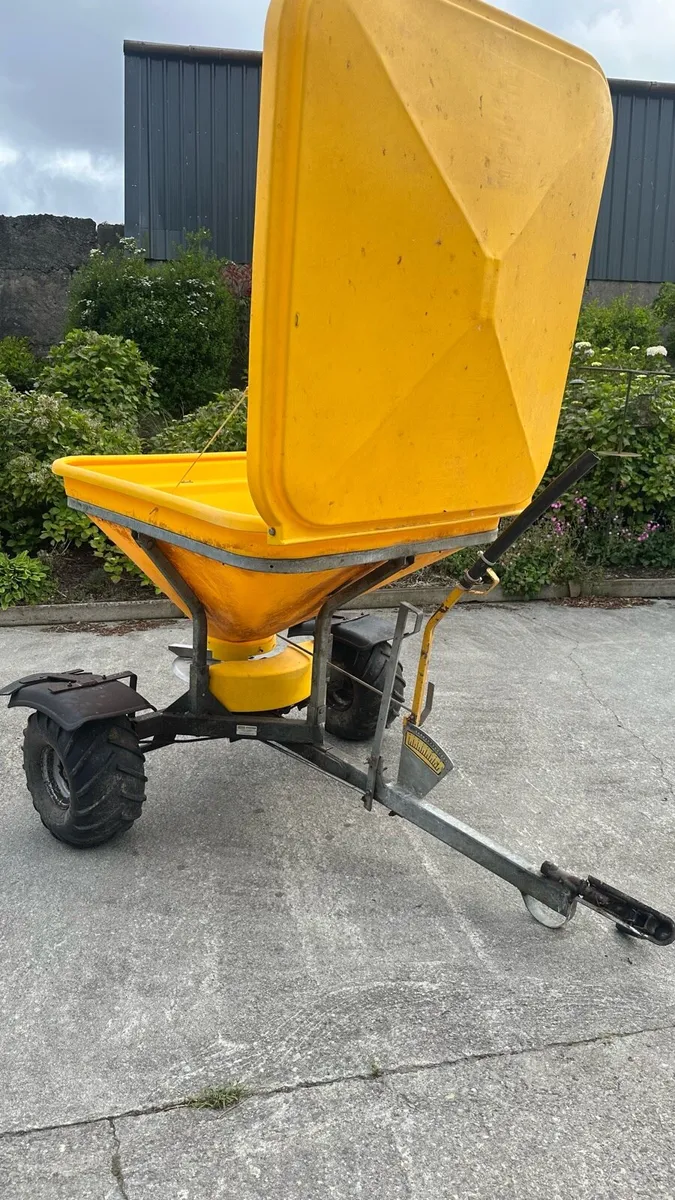 Aitchison Fertilizer Spreader - Image 3