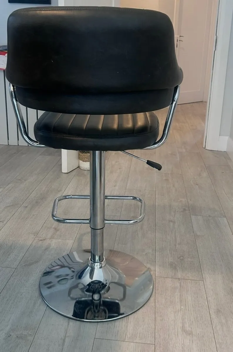Adjustable kitchen island/bar/salon stools (x4) - Image 1