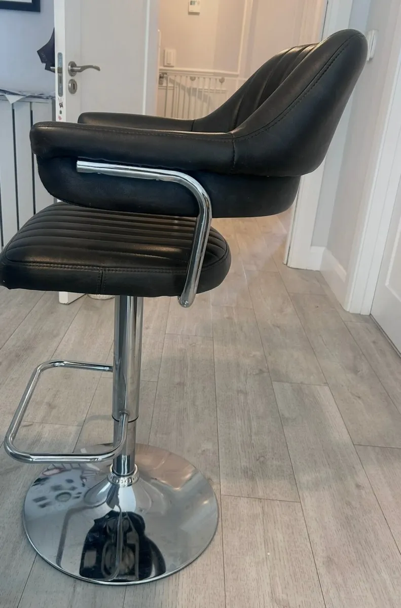 Adjustable kitchen island/bar/salon stools (x4) - Image 2