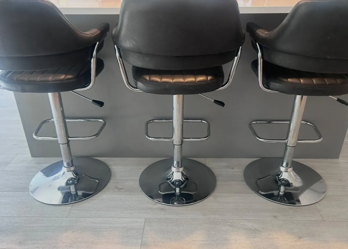 Adjustable kitchen island/bar/salon stools (x4) - Image 4