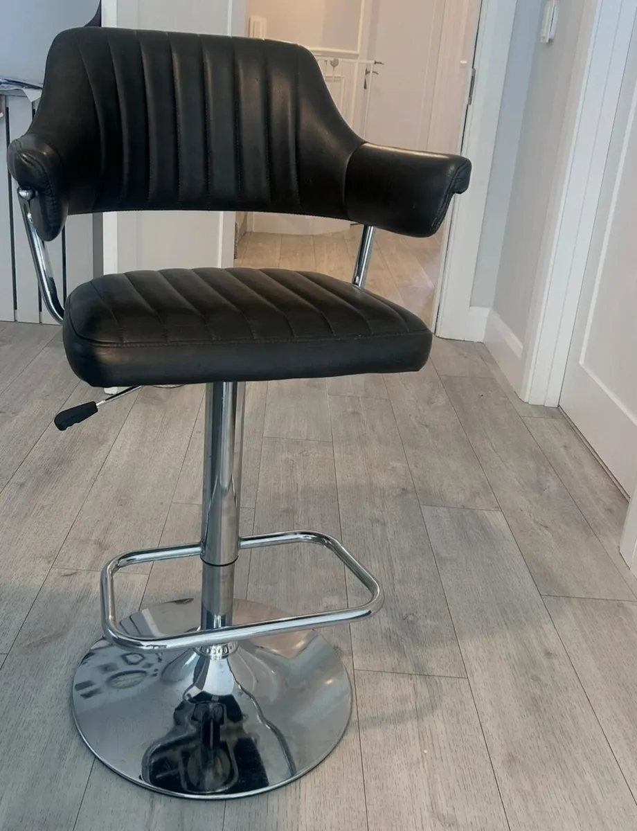 Adjustable kitchen island/bar/salon stools (x4) - Image 3