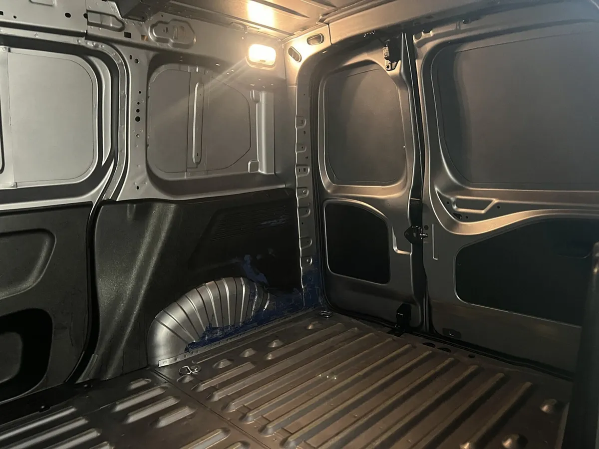 2024 Peugeot Partner Panel Van - Image 3