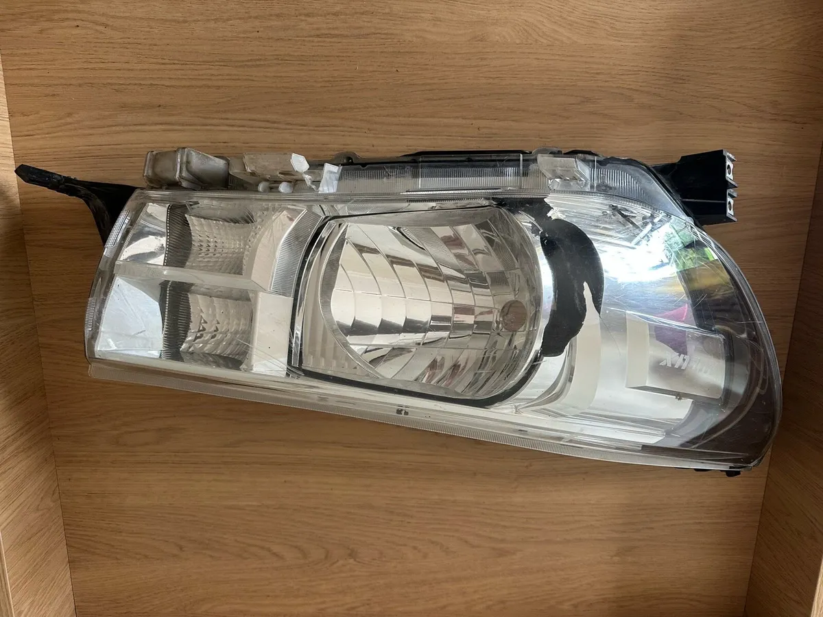 2019 Toyota Hilux Right Headlight - Image 3